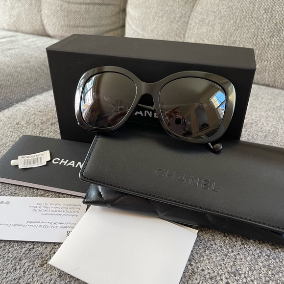 Chanel coco sunglasses 💕 - Picture 10 of 10